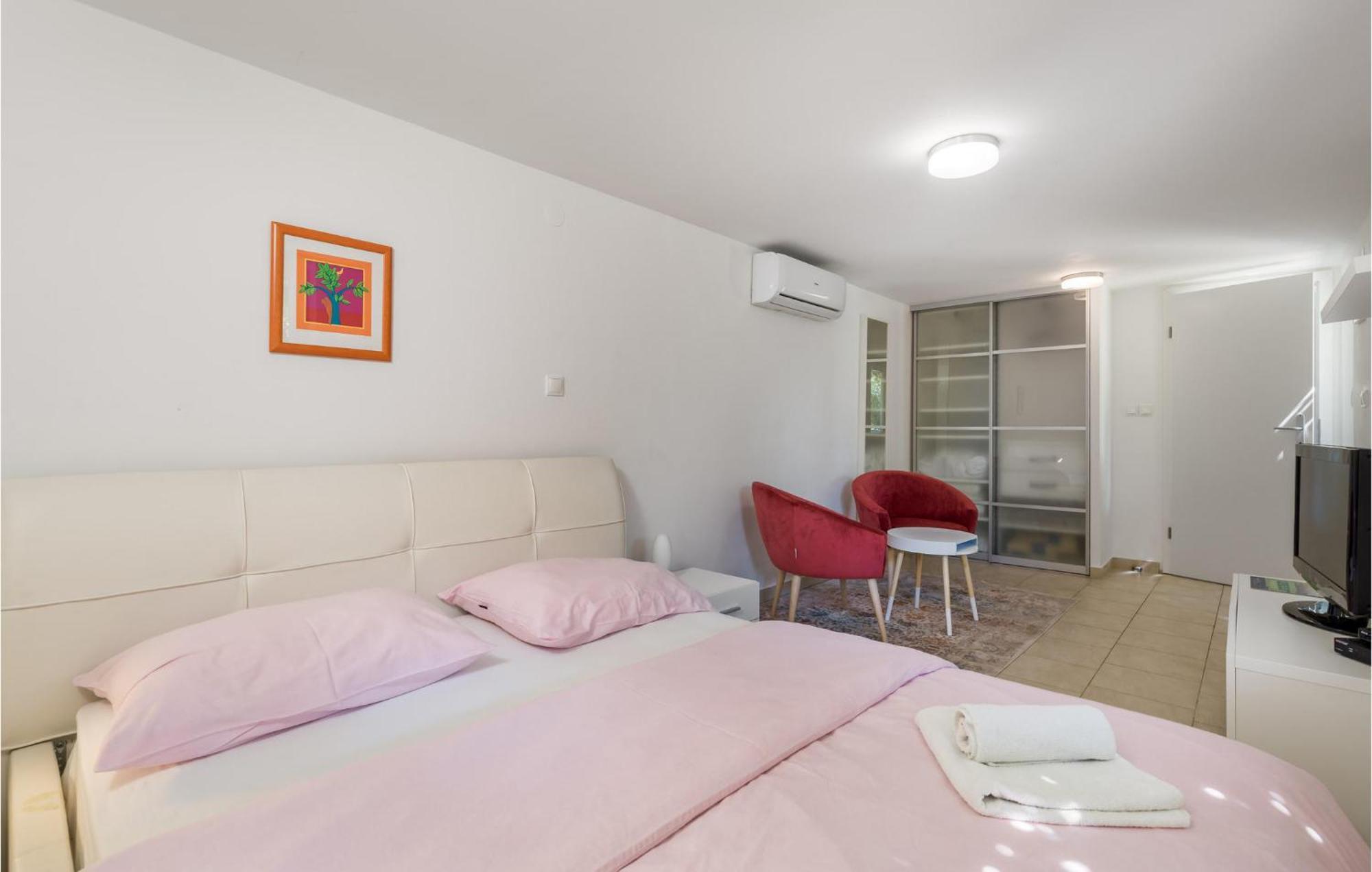 Nice Home In Krk With Kitchen 크르크 외부 사진