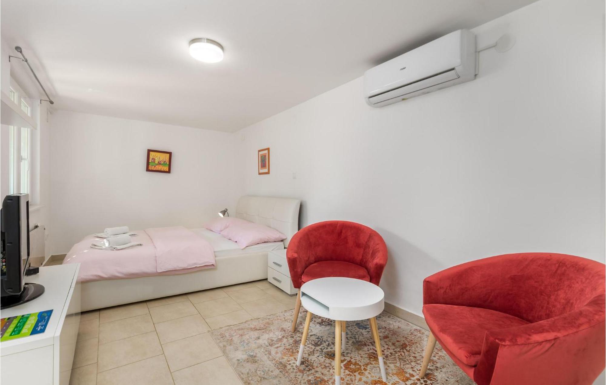 Nice Home In Krk With Kitchen 크르크 외부 사진